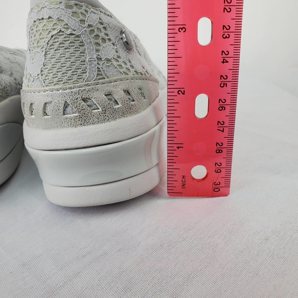 Bzees Flirty Gray Lace Slip On Cushioned Sneakers Women's Size 6M - Picture 11 of 11